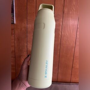 Stanley The Aerolight Iceflow Water Bottle - 36 oz EUC